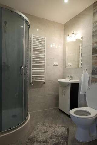 Хостелы Hostel & Restauracja Santorini Белосток Четырехместный номер с общей ванной комнатой-6